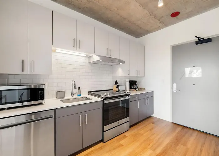 Hotel Brand New 4br In Heart Of *