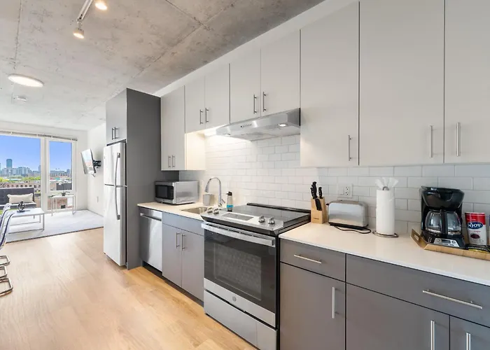 Brand New 4br In Heart Of