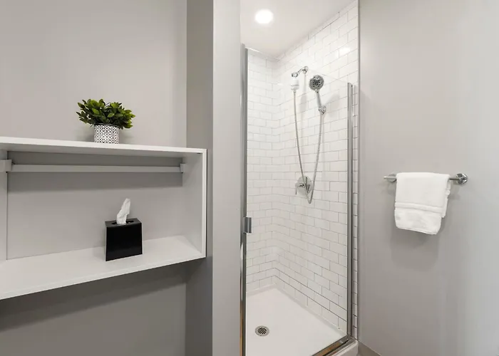 Brand New 4br In Heart Of Hotel