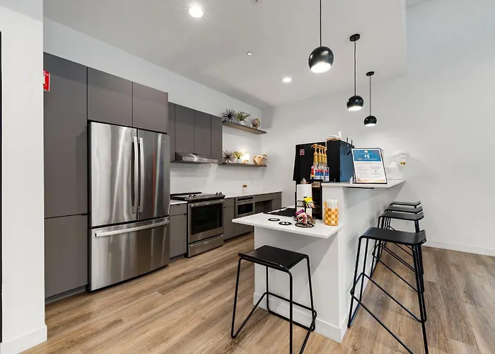 Hotel Brand New 4br In Heart Of