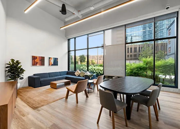 Hotel Brand New 4br In Heart Of Chicago