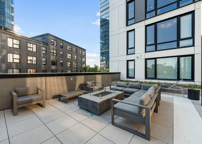 Hotel Brand New 4br In Heart Of Chicago
