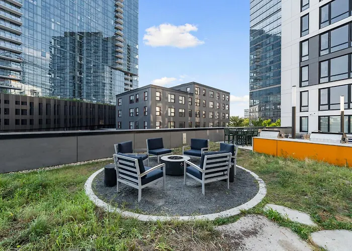 Hotel Brand New 4br In Heart Of Chicago